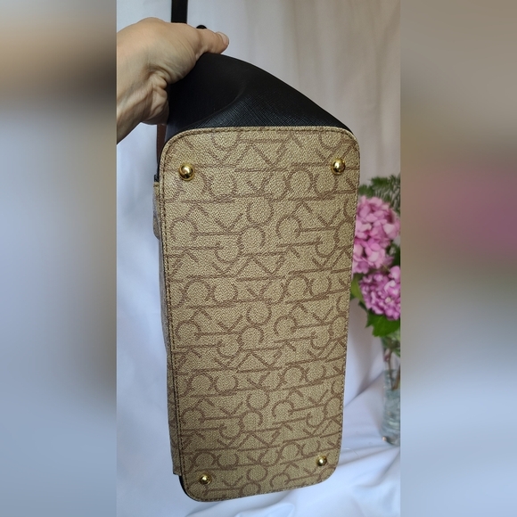 Calvin Klein Purse 👜 - Picture 5 of 16